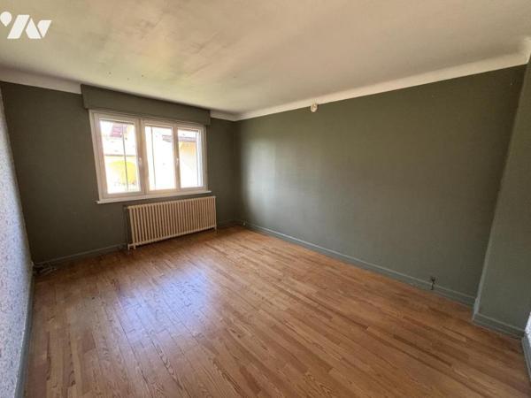 Maison 4 pièces (environ 72 m² habitables) sur sous-sol complet, secteur calme et proche commodités