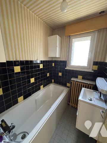 Maison 4 pièces (environ 72 m² habitables) sur sous-sol complet, secteur calme et proche commodités