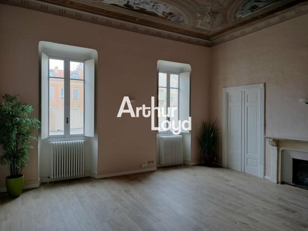 EXCEPTIONNEL AU CŒUR DU CARRE D'OR DE NICE BUREAU A LOUER DE 115M² DANS IMMEUBLE BOURGOIS