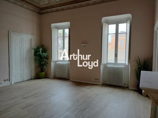 EXCEPTIONNEL AU CŒUR DU CARRE D'OR DE NICE BUREAU A LOUER DE 115M² DANS IMMEUBLE BOURGOIS