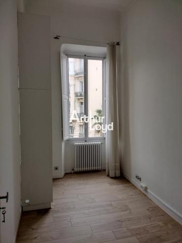 EXCEPTIONNEL AU CŒUR DU CARRE D'OR DE NICE BUREAU A LOUER DE 115M² DANS IMMEUBLE BOURGOIS