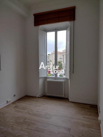 EXCEPTIONNEL AU CŒUR DU CARRE D'OR DE NICE BUREAU A LOUER DE 115M² DANS IMMEUBLE BOURGOIS