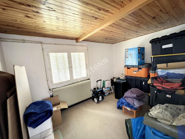 Maison proche des commodités et des arcades.