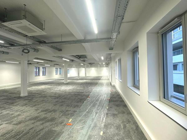 BUREAUX à LOUER de 1065 m²