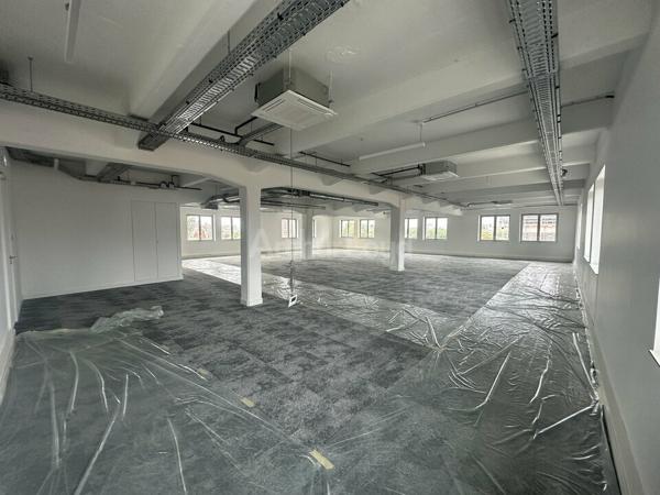 BUREAUX à LOUER de 1065 m²
