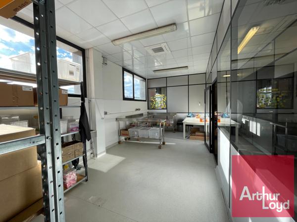 Bureaux à louer 175 m2 à Vendargues lumineux avec parkings extérieurs