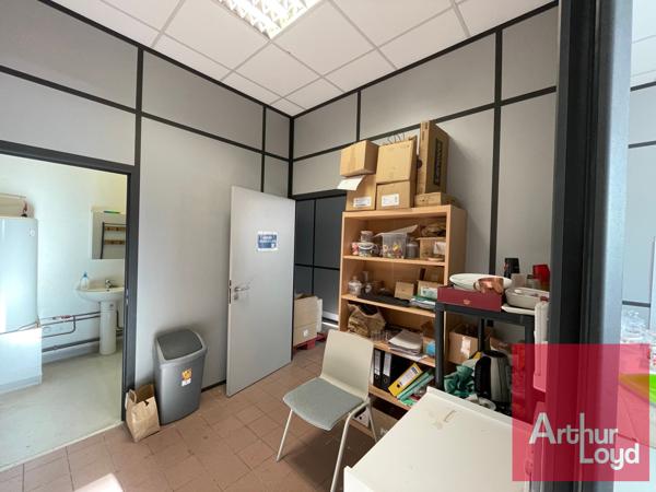 Bureaux à louer 175 m2 à Vendargues lumineux avec parkings extérieurs