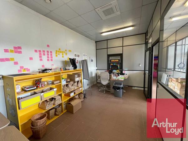 Bureaux à louer 175 m2 à Vendargues lumineux avec parkings extérieurs