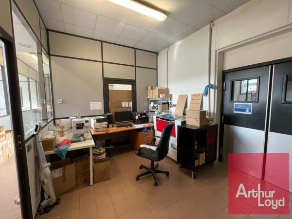 Bureaux à louer 175 m2 à Vendargues lumineux avec parkings extérieurs