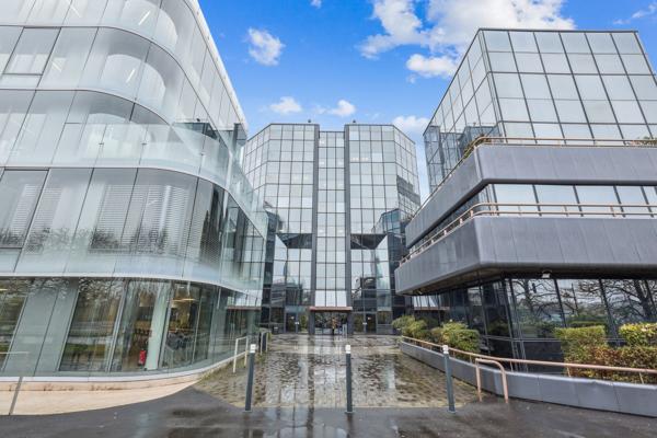 Bureaux à louer à Suresnes vue Seine dans immeuble rénové et labellisé