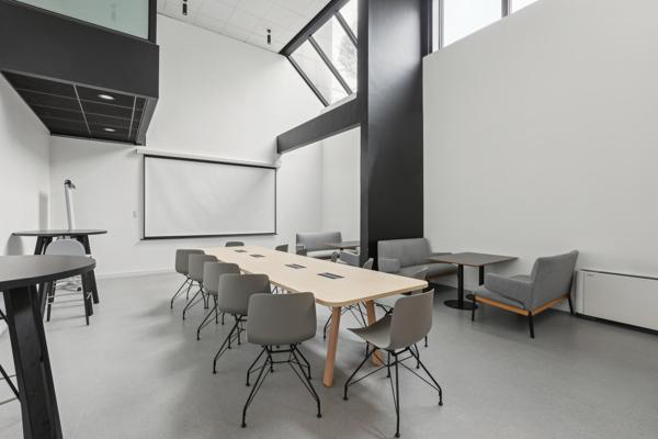 Bureaux à louer à Suresnes vue Seine dans immeuble rénové et labellisé