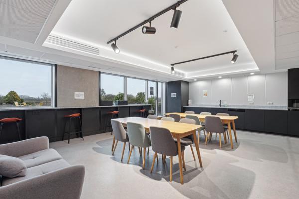 Bureaux à louer à Suresnes vue Seine dans immeuble rénové et labellisé