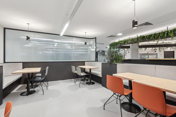 Bureaux à louer à Suresnes vue Seine dans immeuble rénové et labellisé