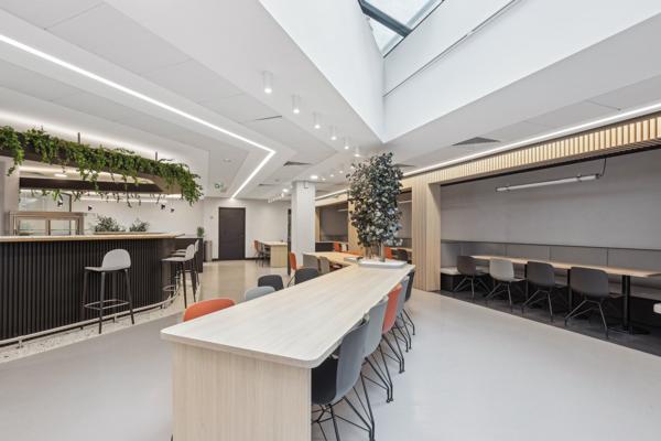 Bureaux à louer à Suresnes vue Seine dans immeuble rénové et labellisé