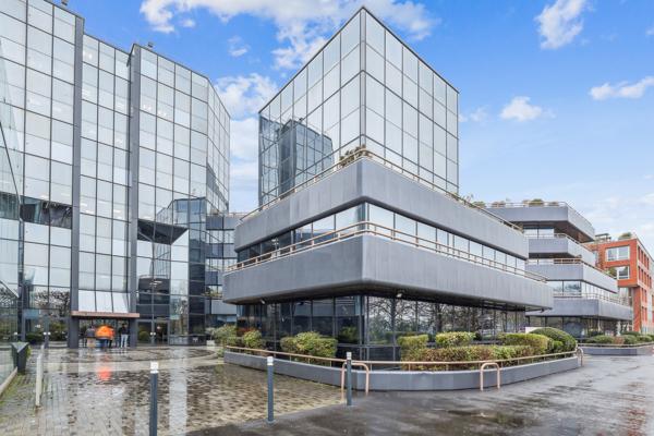 Bureaux à louer à Suresnes vue Seine dans immeuble rénové et labellisé