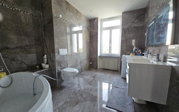 Appartement à vendre    3 pièces • 102,56 m2 Saint-Étienne