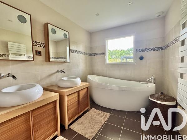 Maison à vendre 6 pièces 180 m² Salles