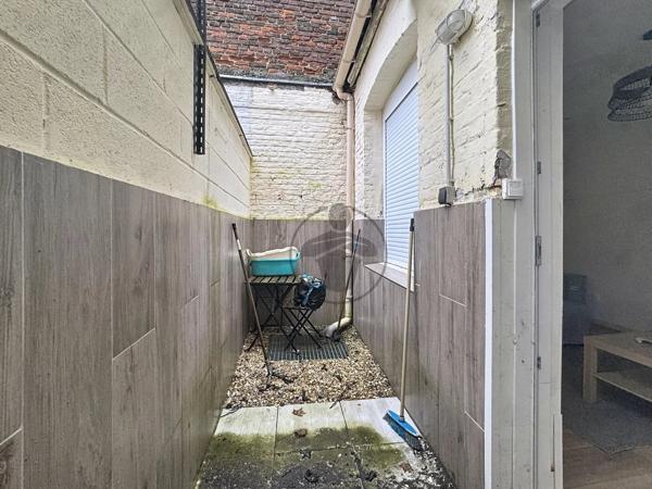 Vente                                                      Immeuble
                        
                                         76 m2                     à Saint-Quentin