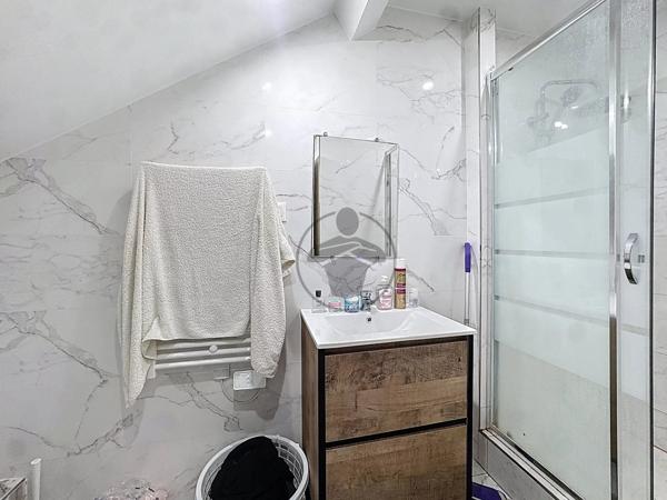 Vente                                                      Immeuble
                        
                                         76 m2                     à Saint-Quentin