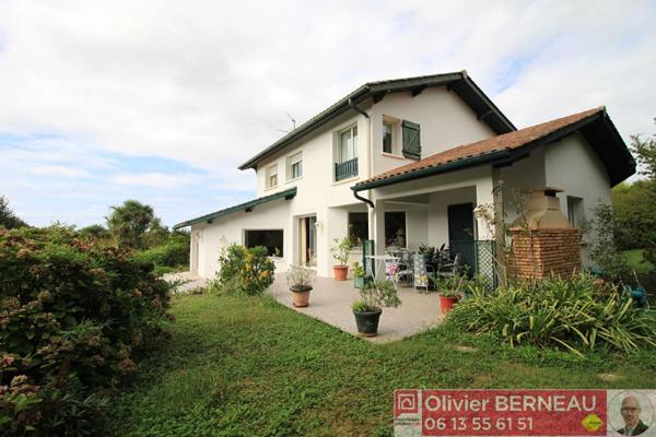 Villa d'architecte à Arcangues 6 pièce(s) 163 m2 - Piscine + SPA