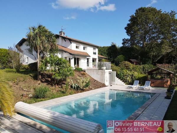 Villa d'architecte à Arcangues 6 pièce(s) 163 m2 - Piscine + SPA