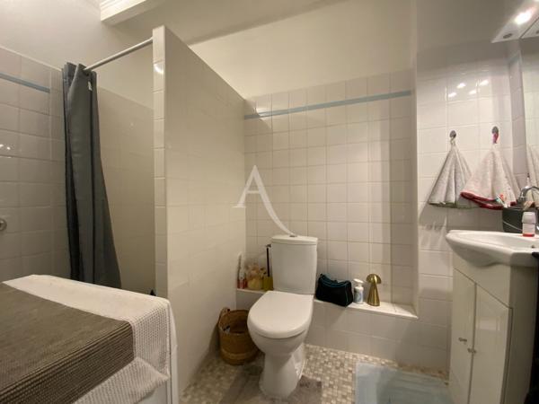 Maison de ville, activité commerciale en RDC