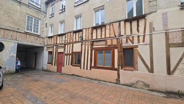 DREUX 28-2 Apts=1 F1 bis 27.6m2 & 1 F2 36.0m2+ place parking