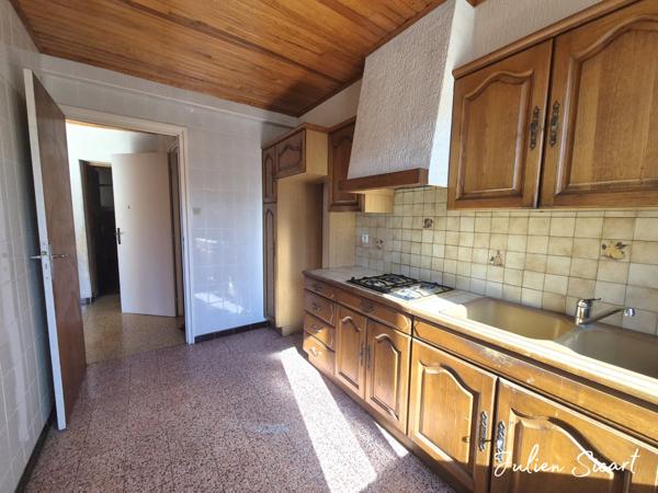 Maison de village avec extérieur et garage