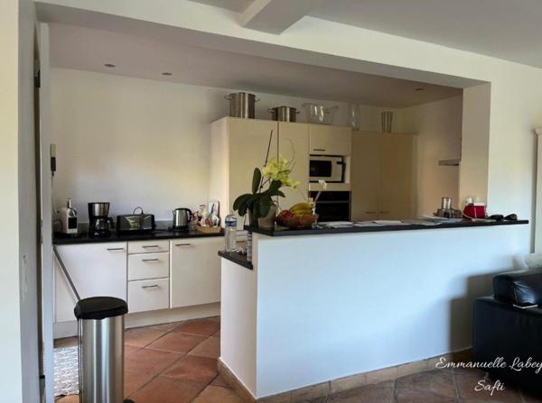 Cassis, maison de plain-pied dans lotissement recherché.