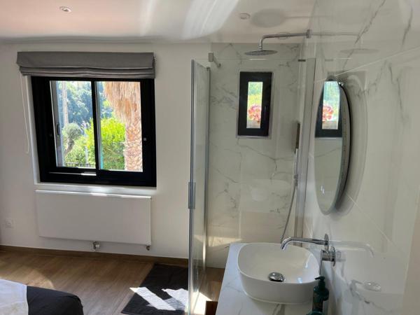 Cassis, maison de plain-pied dans lotissement recherché.