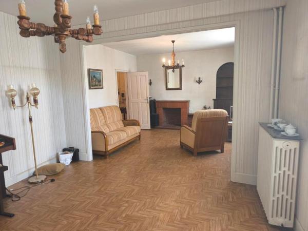 MAISON DE VILLE A FORT POTENTIEL 237 M2  GARAGE ET JARDIN MAZAMET CENTRE