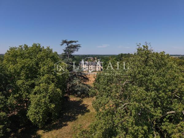 Château XIXe entouré d’un joli parc de 2,9 ha dans le Maine