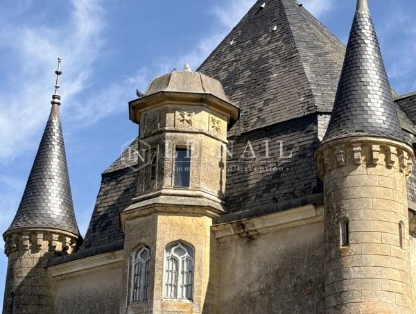 Château XIXe entouré d’un joli parc de 2,9 ha dans le Maine