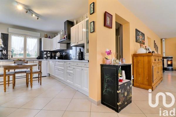 Maison traditionnelle 6 pièces de 130 m² à Claye-Souilly (77410)