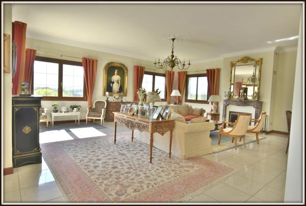 PROPRIETE 13 Ha - MAISON DE MAITRE + APPARTEMENT + BOX CHEVAUX