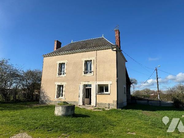 Maison de caractère en pierre avec dépendances et terrain - Secteur Saint-Varent