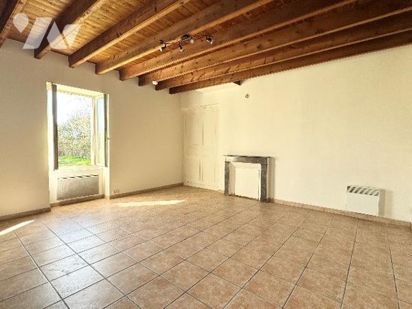 Maison de caractère en pierre avec dépendances et terrain - Secteur Saint-Varent