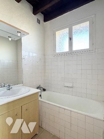 Maison de caractère en pierre avec dépendances et terrain - Secteur Saint-Varent