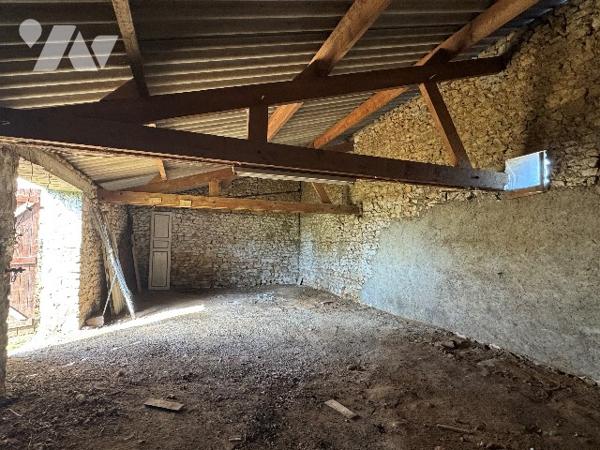 Maison de caractère en pierre avec dépendances et terrain - Secteur Saint-Varent