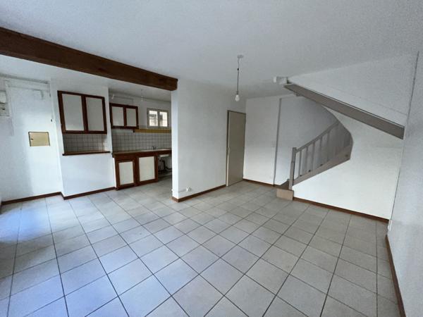 Saint-Clar (32380) Maison en pierre au cœur de Saint-Clar - T3 - Grenier aménageable