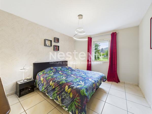 A vendre à Marmanhac, sur terrain d'environ 1000 m², Maison de caractère de type 4 d'une surface d'environ 150 m² avec garage, cave et terrasse.