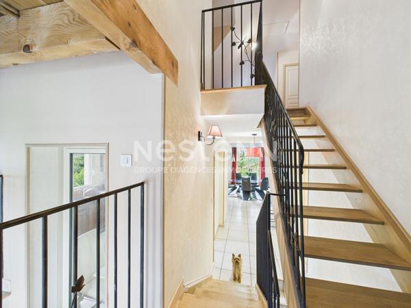 A vendre à Marmanhac, sur terrain d'environ 1000 m², Maison de caractère de type 4 d'une surface d'environ 150 m² avec garage, cave et terrasse.