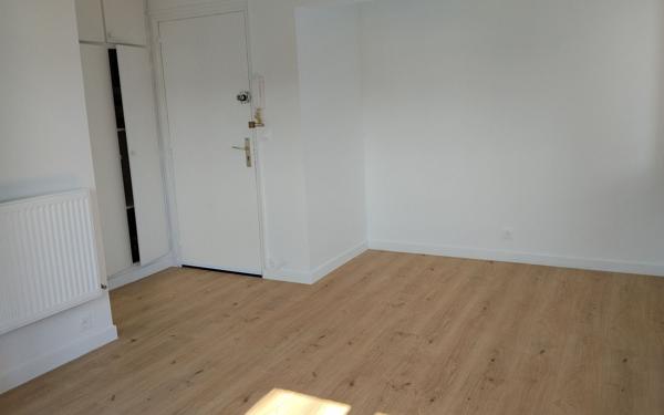 Appartement à louer    1 pièce •  Massy