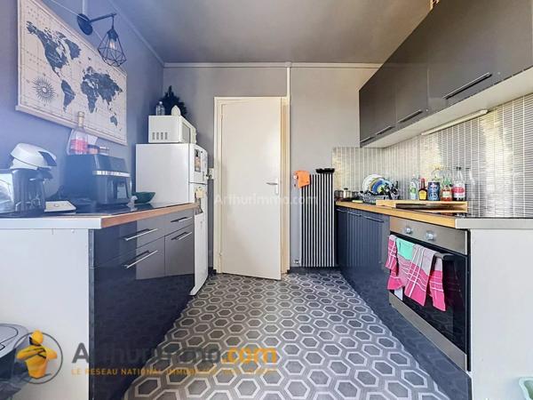 Vente                                                      Appartement
                        
                     3 pièces                      65 m2                     à Reims