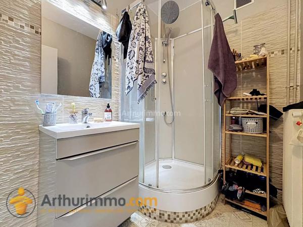 Vente                                                      Appartement
                        
                     3 pièces                      65 m2                     à Reims