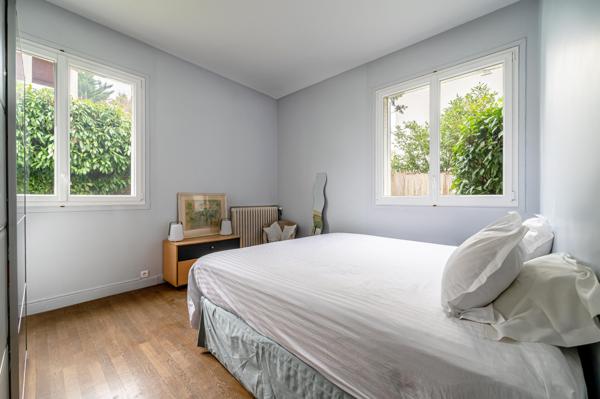 149m2 au rdc d'une maison très lumineuse, avec beaux volumes et jardin privatif.