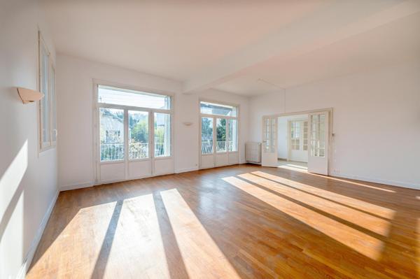 149m2 au rdc d'une maison très lumineuse, avec beaux volumes et jardin privatif.