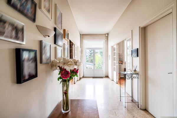 149m2 au rdc d'une maison très lumineuse, avec beaux volumes et jardin privatif.