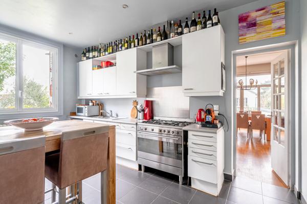 149m2 au rdc d'une maison très lumineuse, avec beaux volumes et jardin privatif.