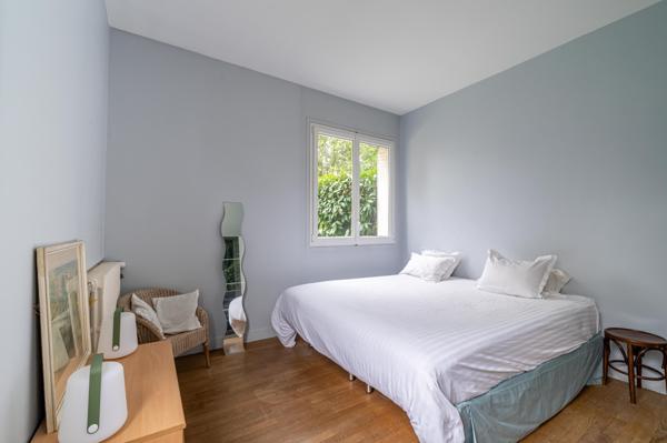 149m2 au rdc d'une maison très lumineuse, avec beaux volumes et jardin privatif.